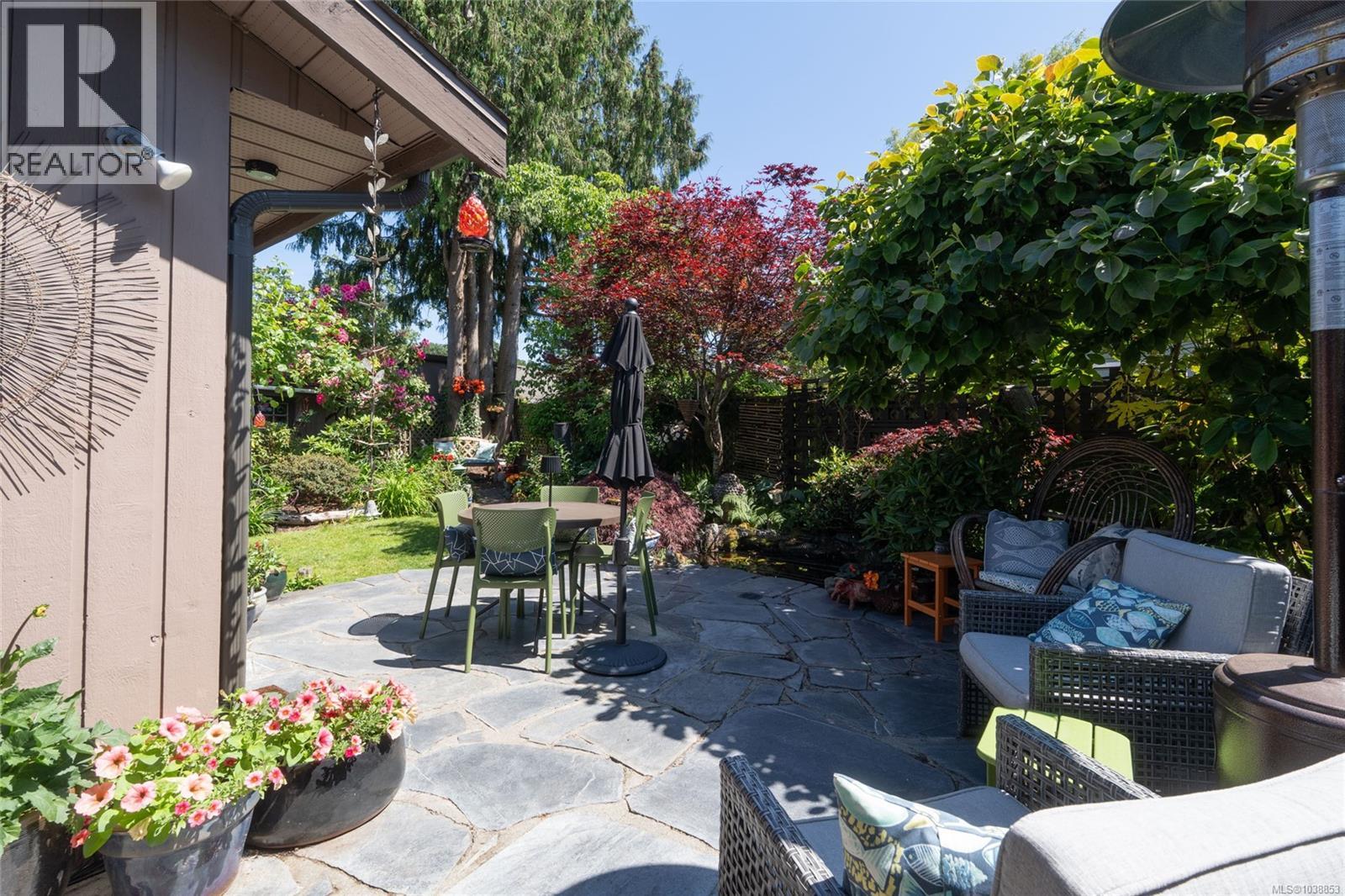 3 4056 Livingstone Avenue North, Saanich