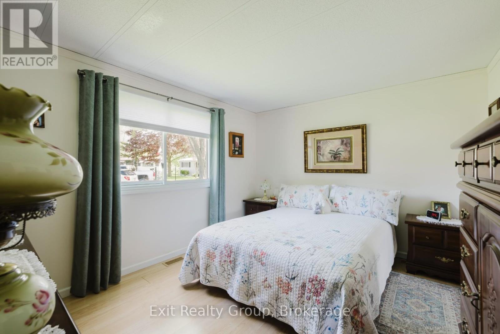#172 63 WHITES ROAD - 18