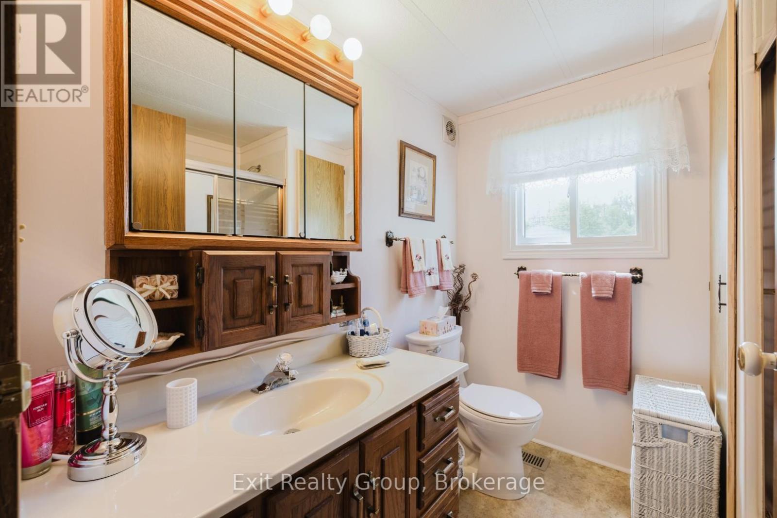 #172 63 WHITES ROAD - 22