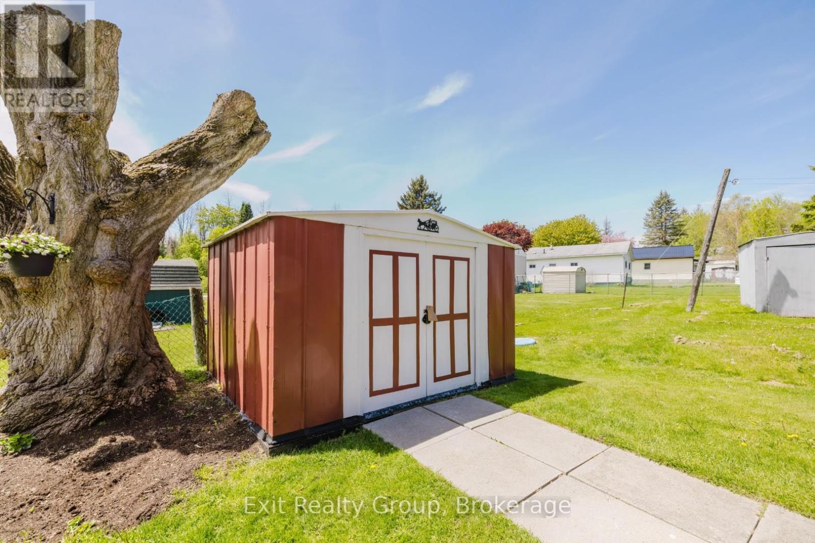 #172 63 WHITES ROAD - 23