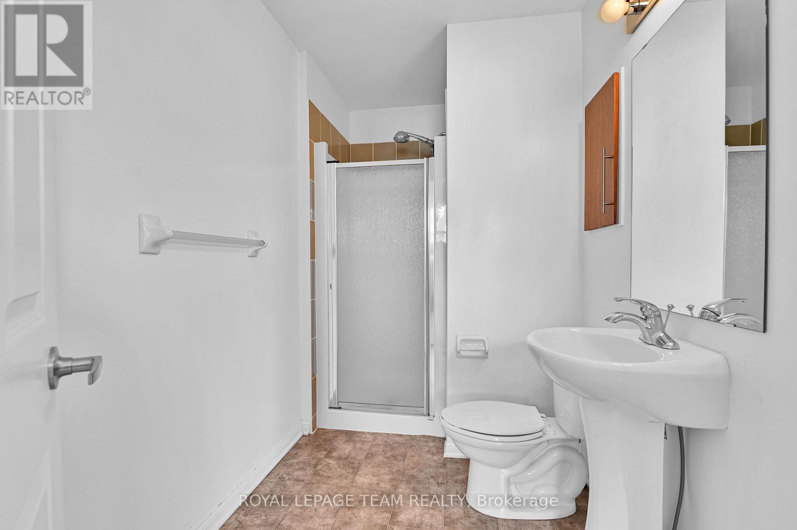 2 Bed, 3 Bath House for Rent in Ottawa – 774 SANIBEL PRIVATE, Ottawa – MLS# X13224064 - Image 5