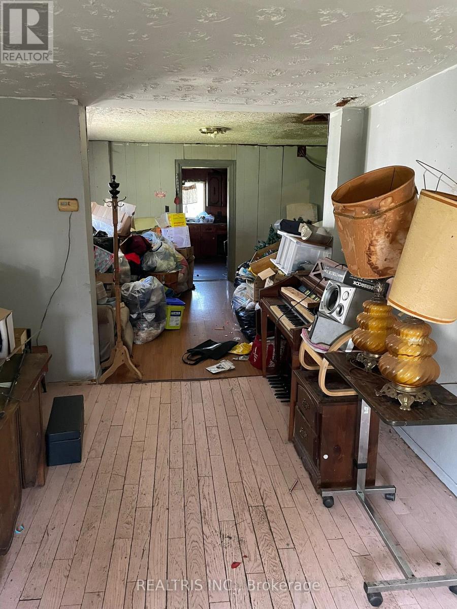 682419 260 SIDE ROAD - 21