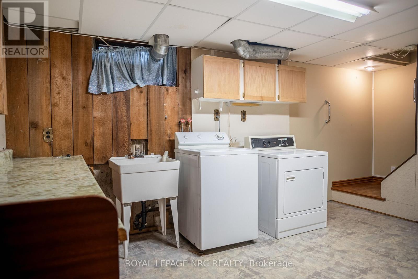3 MONIQUE CRESCENT - 23