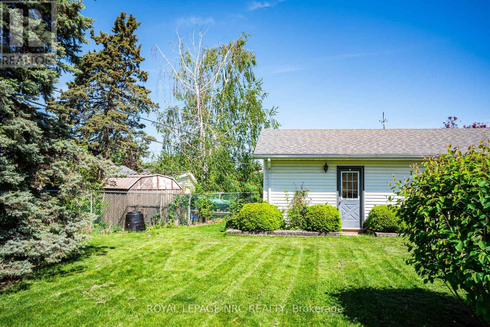 3 MONIQUE CRESCENT - 33
