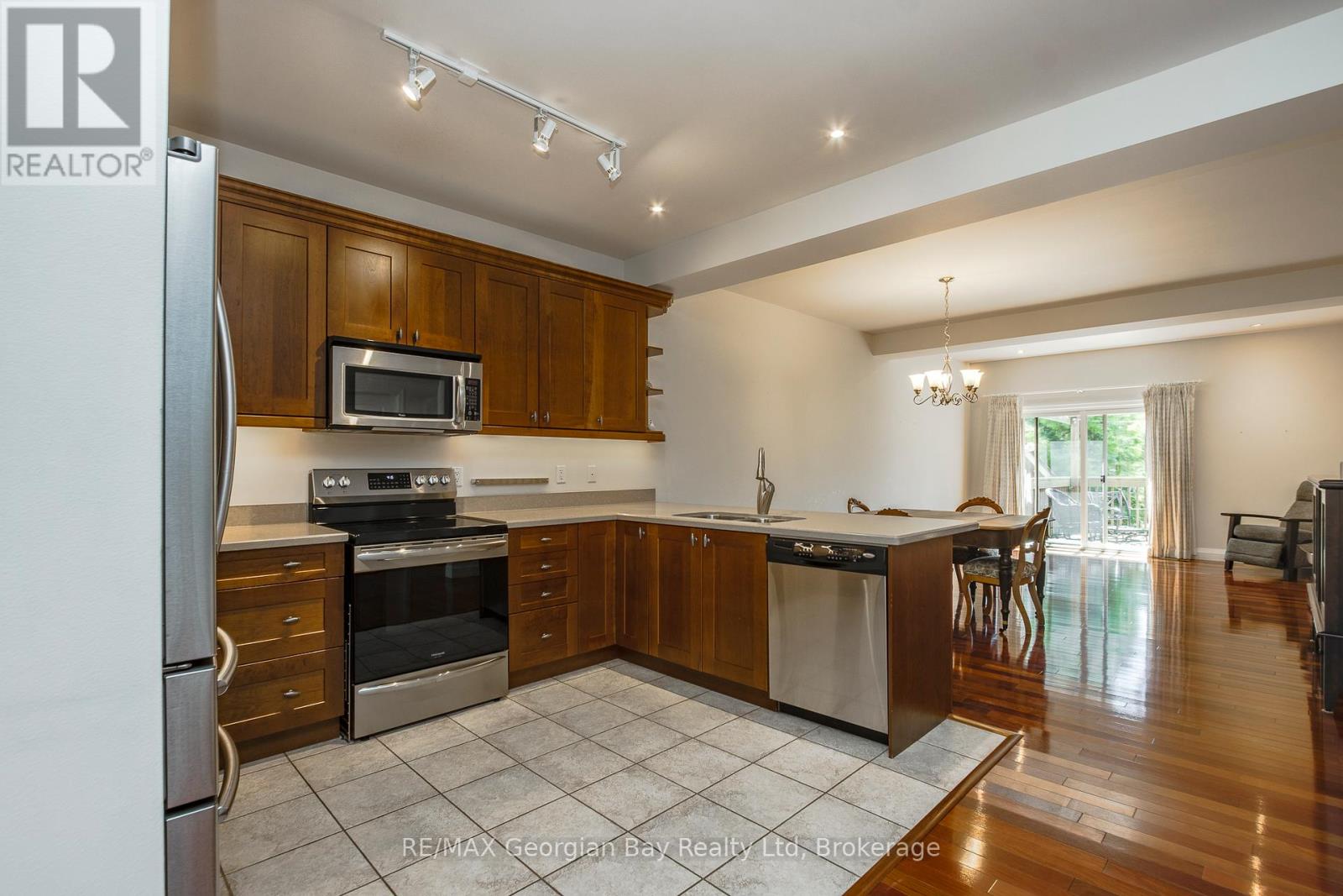 432 SHEWFELT CRESCENT - 10