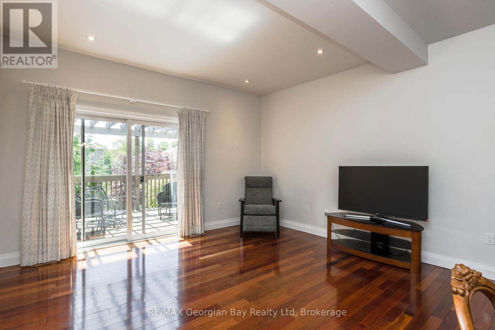 432 SHEWFELT CRESCENT - 14