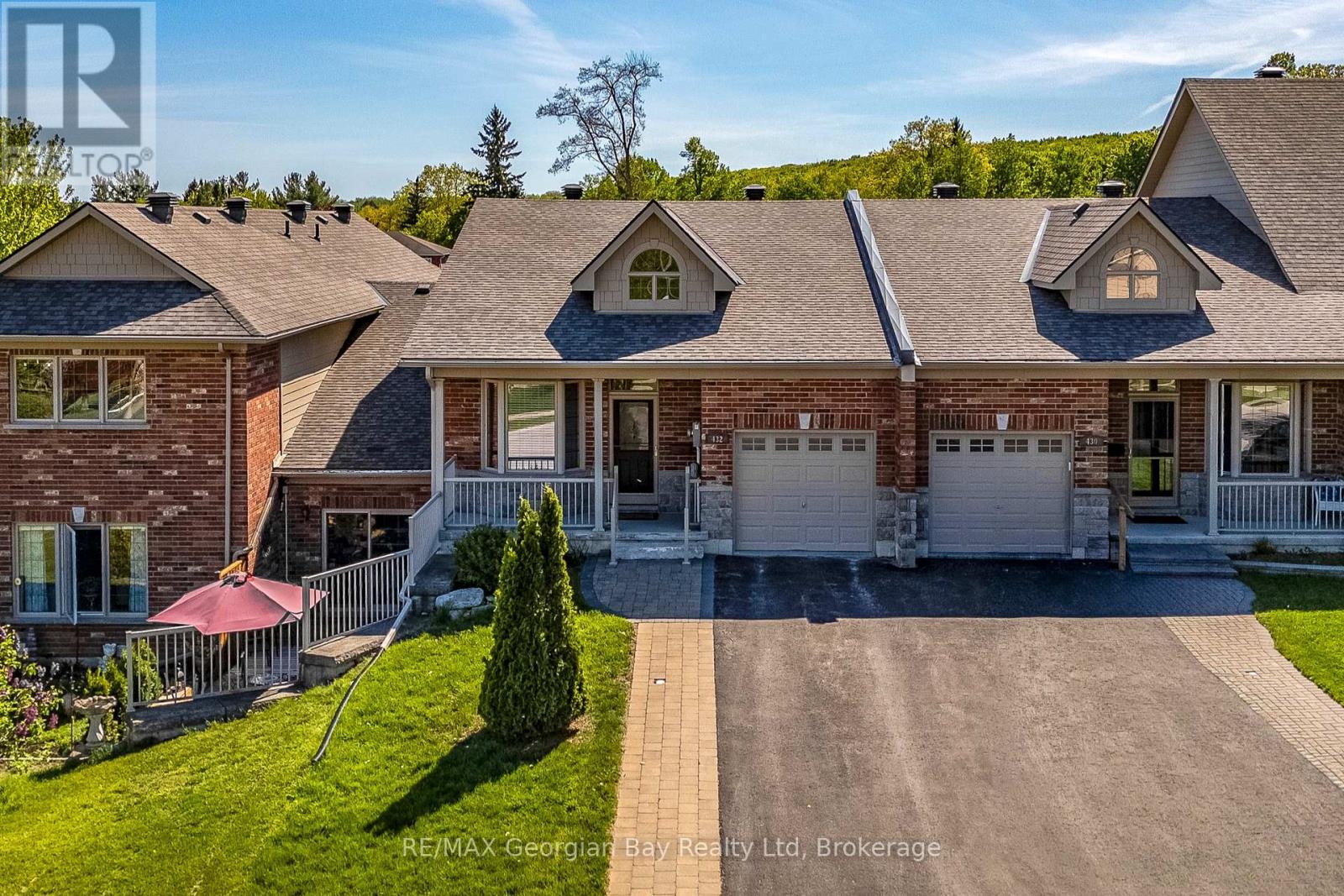 432 SHEWFELT CRESCENT - 2