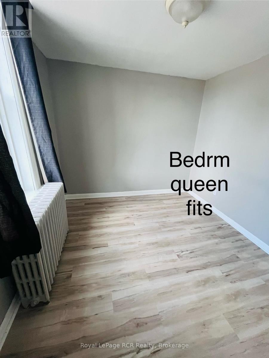 105 GARAFRAXA STREET S - 16