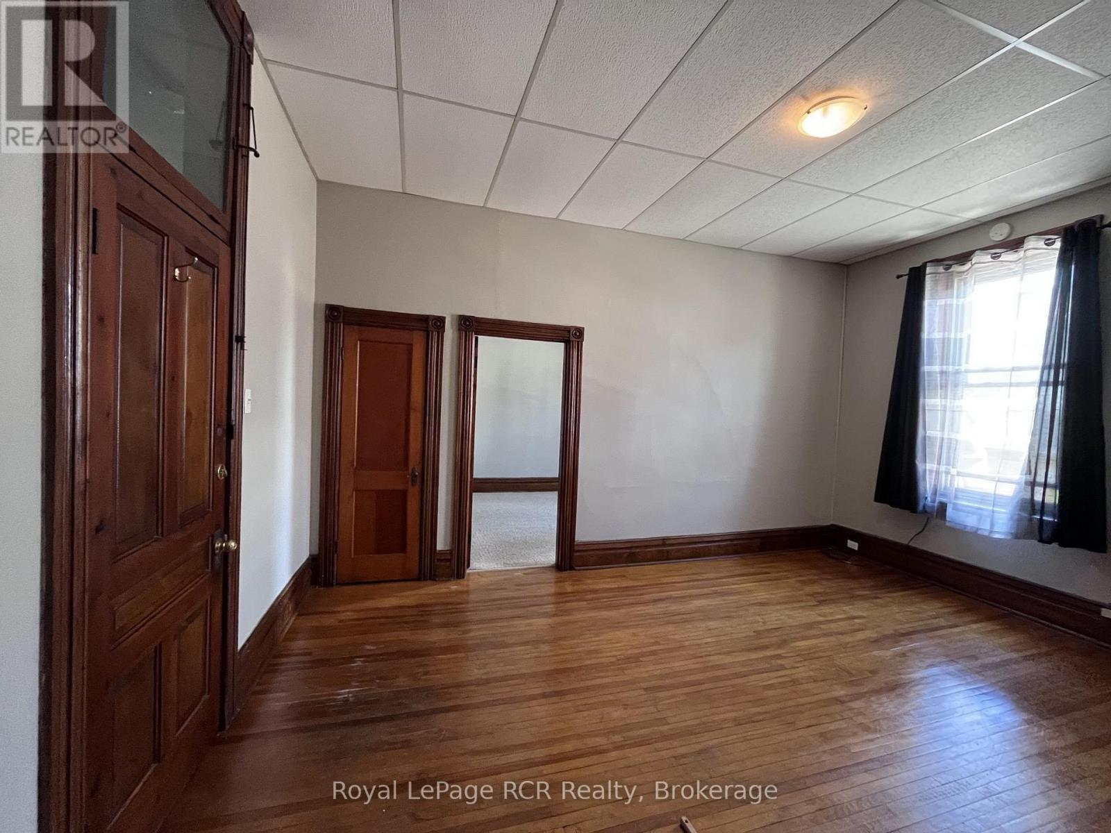 105 GARAFRAXA STREET S - 19