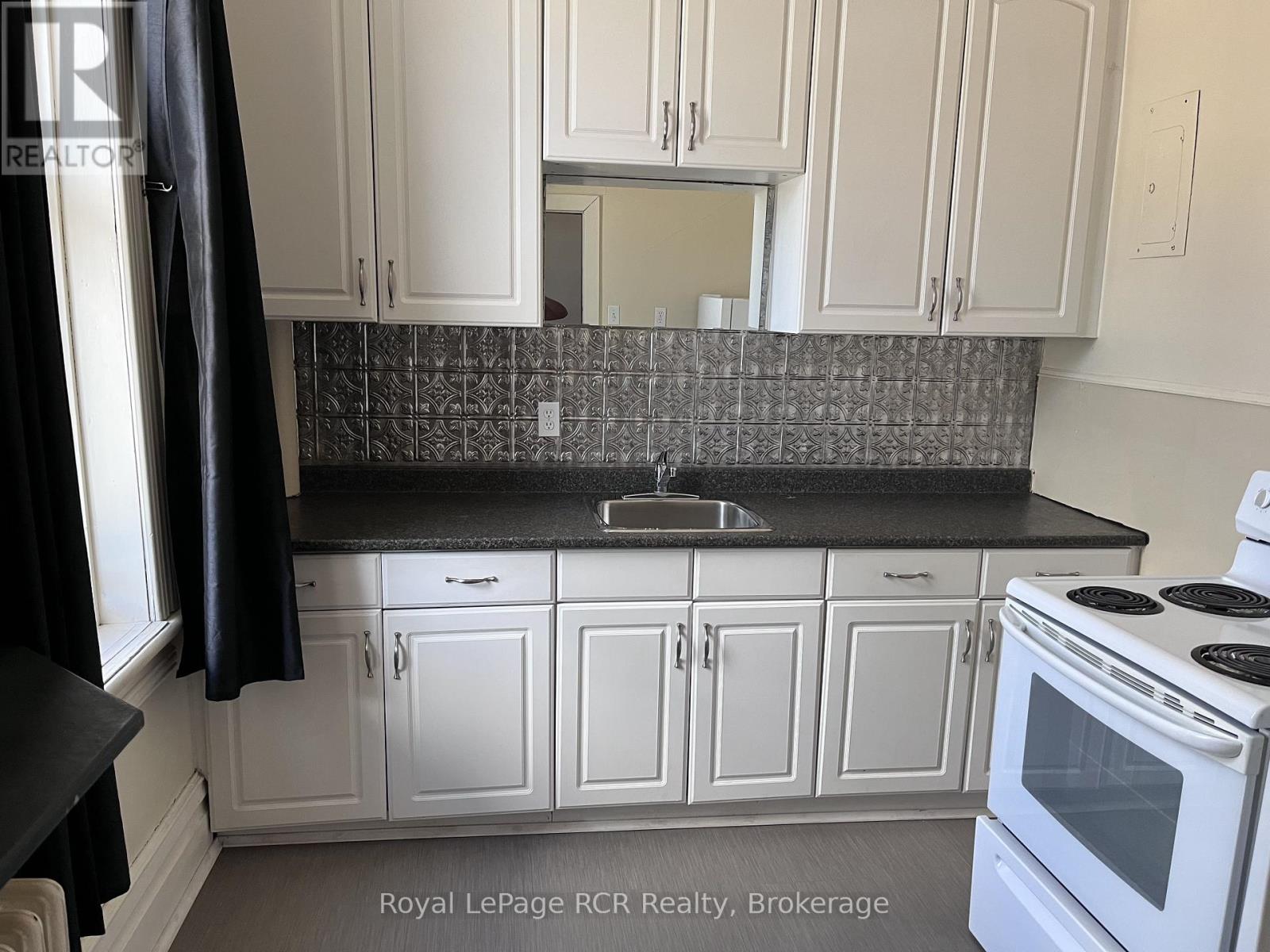 105 GARAFRAXA STREET S - 21