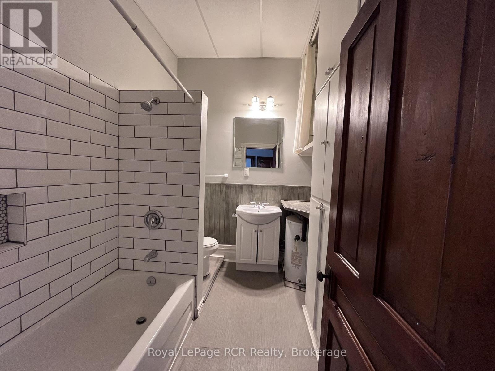 105 GARAFRAXA STREET S - 22