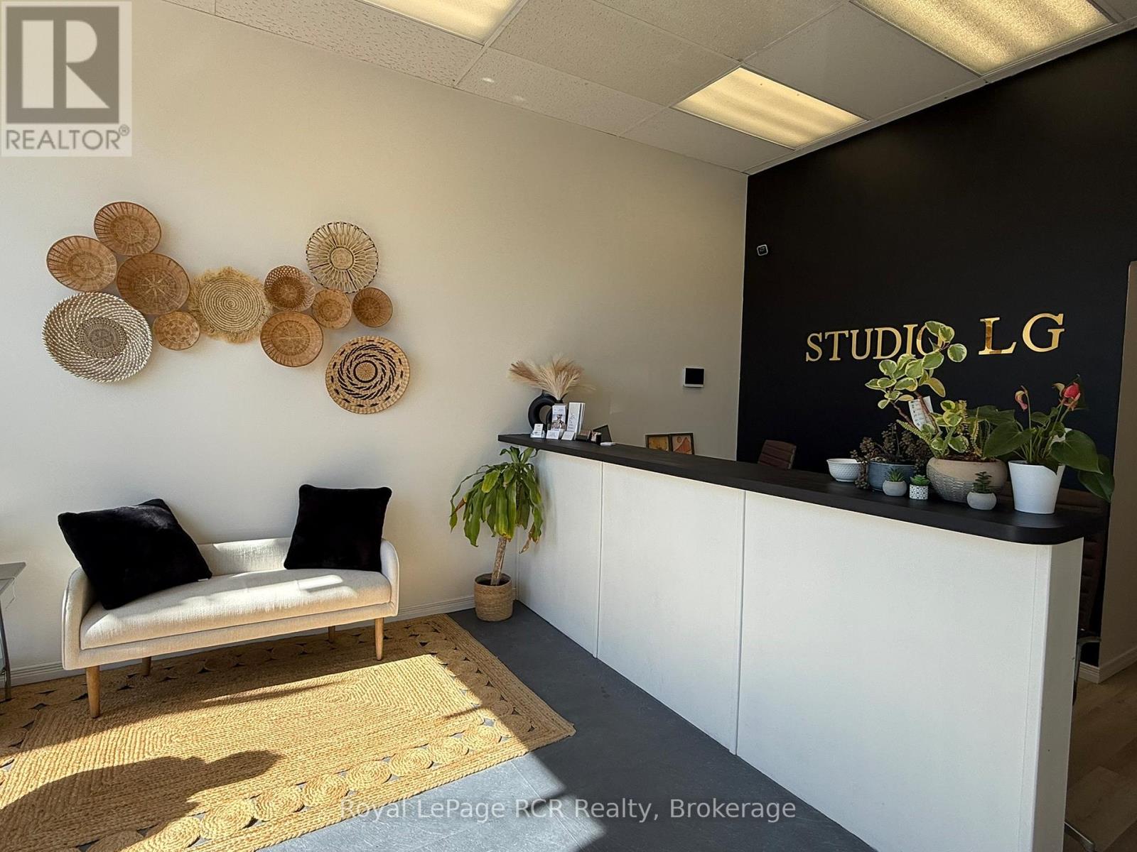 105 GARAFRAXA STREET S - 3