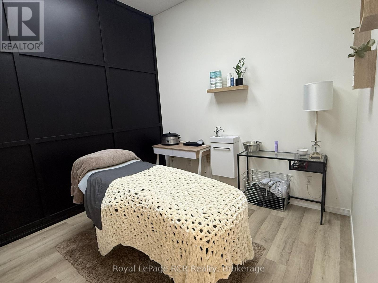 105 GARAFRAXA STREET S - 5