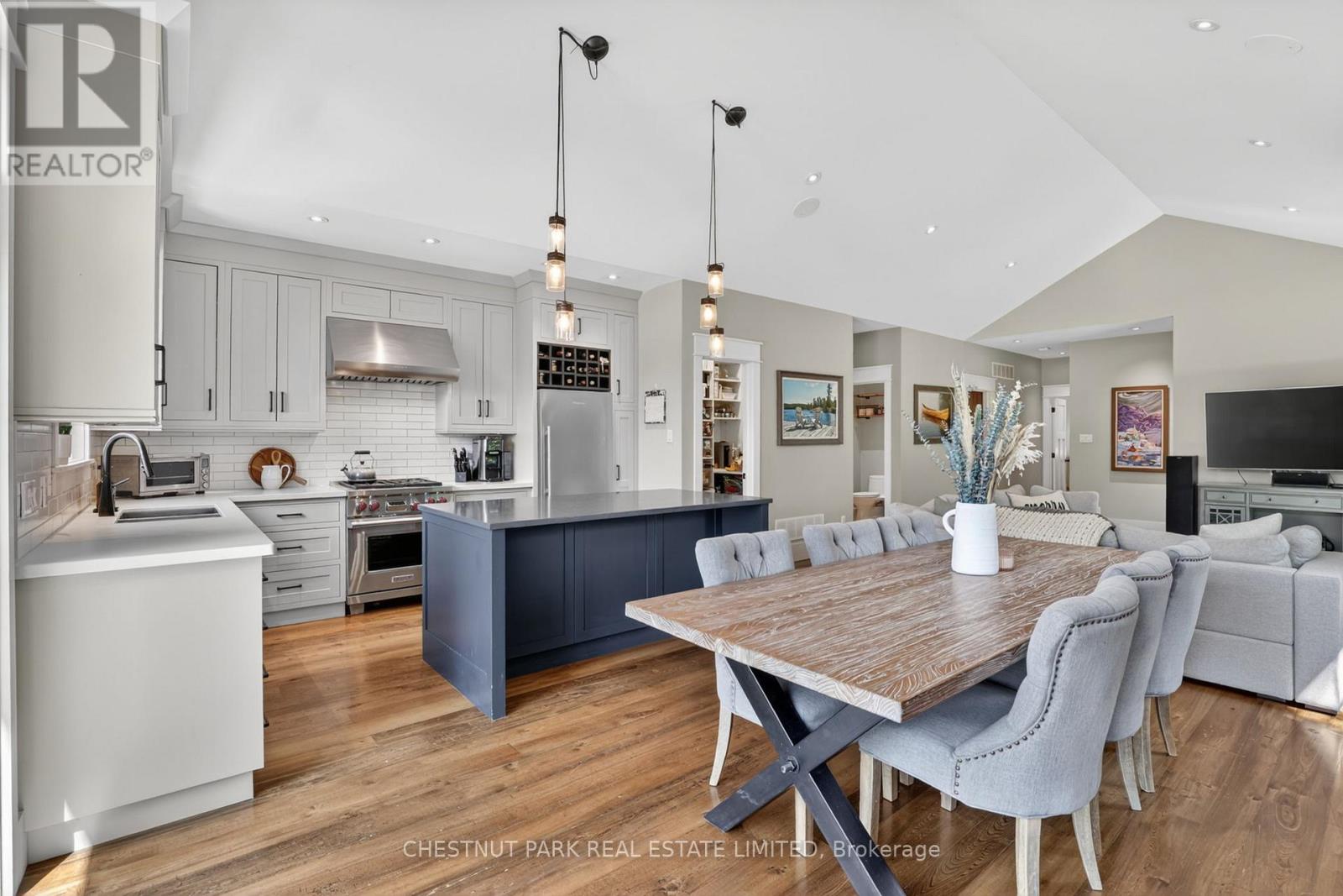 153 RIVEREDGE DRIVE - 10