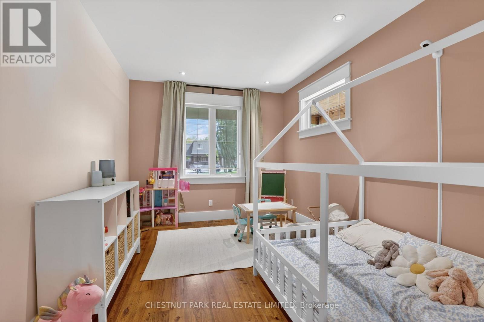 153 RIVEREDGE DRIVE - 24