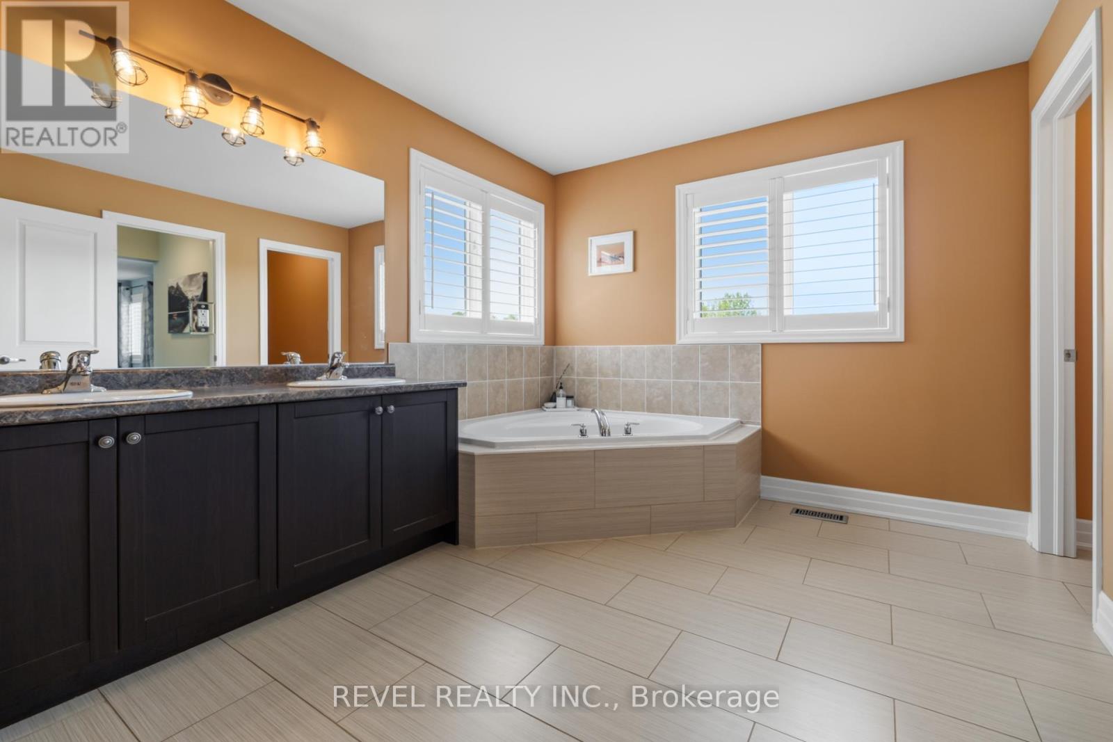 74 MOUNT CRESCENT - 22