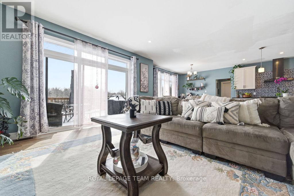 80 RAYMOND LUHTA CRESCENT - 23