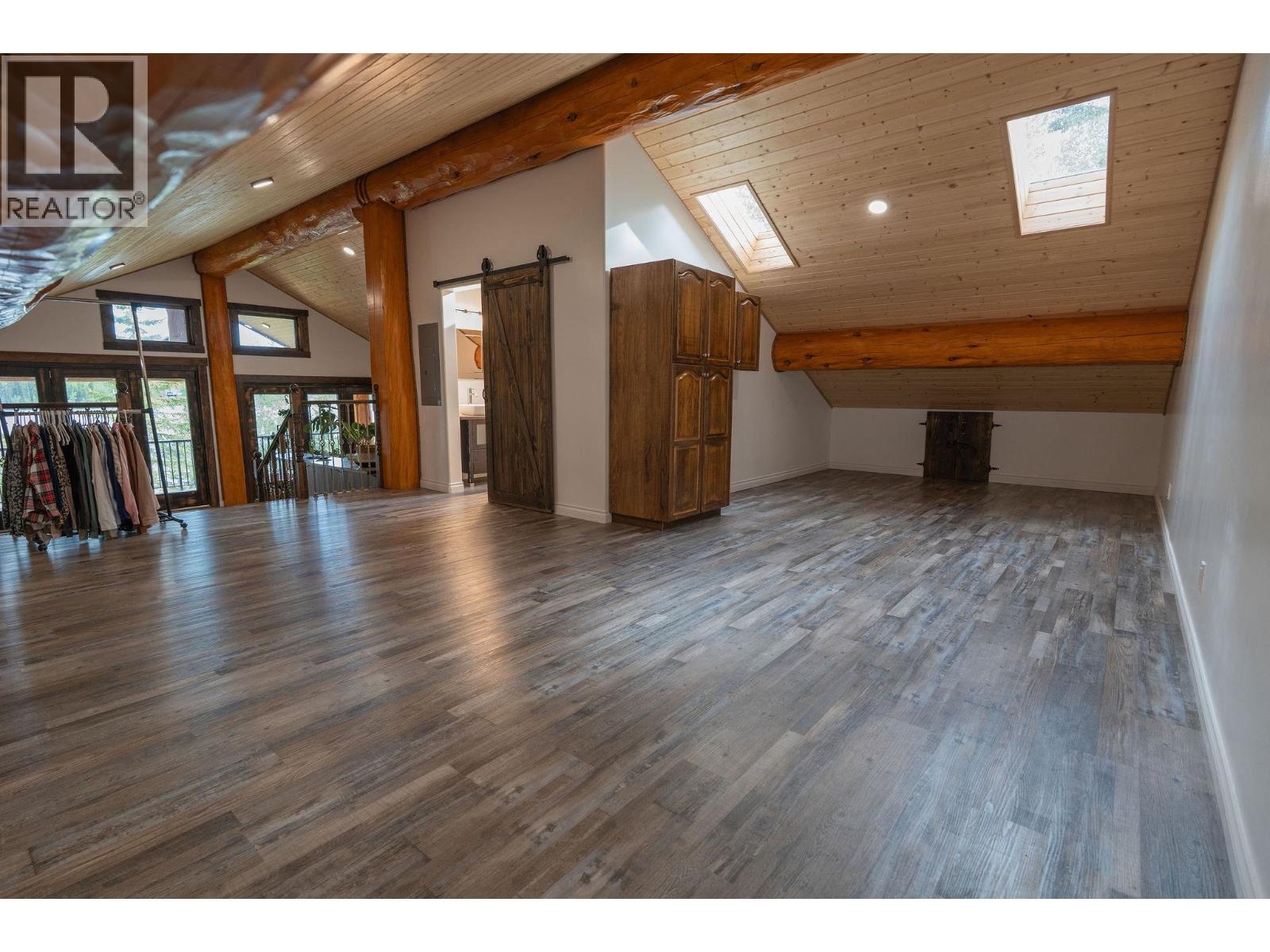 3754 HORSEFLY ROAD - 35
