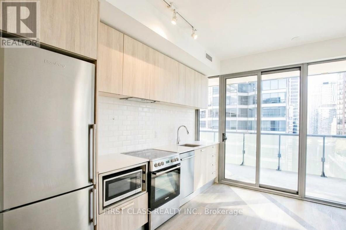 #1008 57 ST JOSEPH STREET - 4