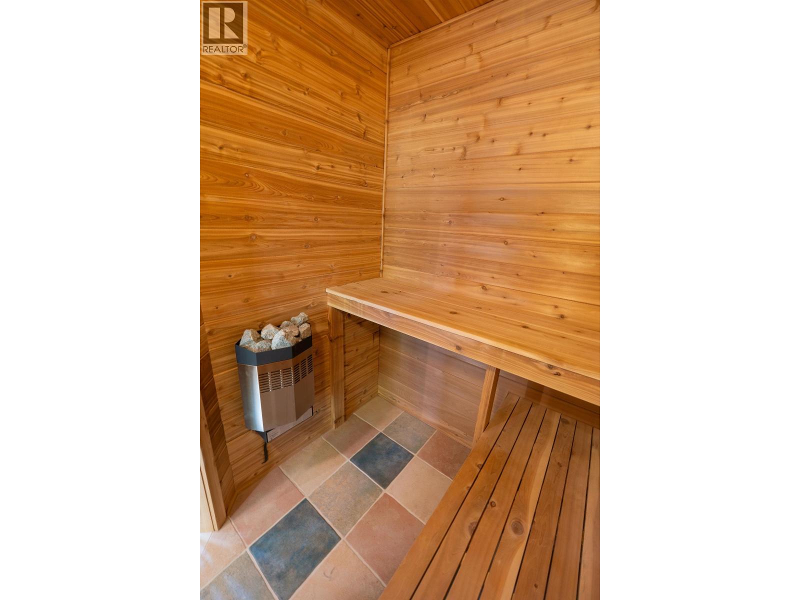 3754 HORSEFLY ROAD - 18