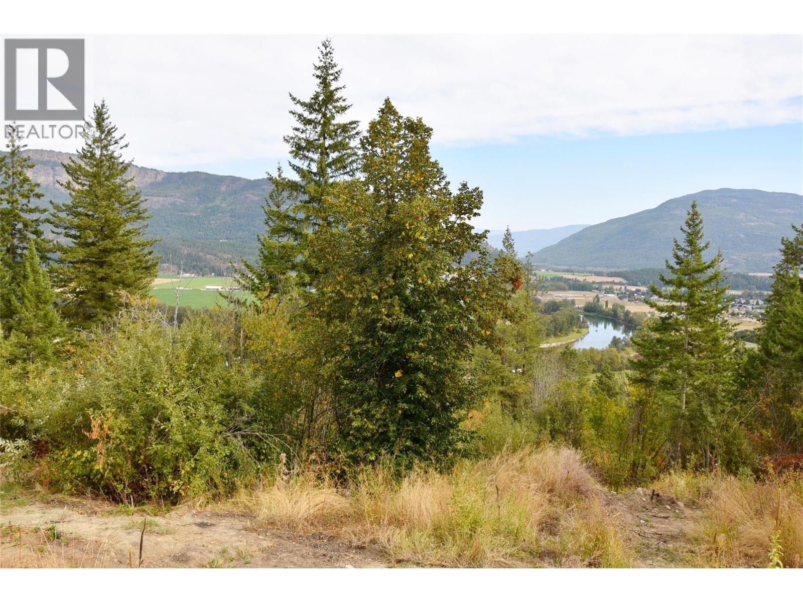  207 Crooked Pine Road, Enderby