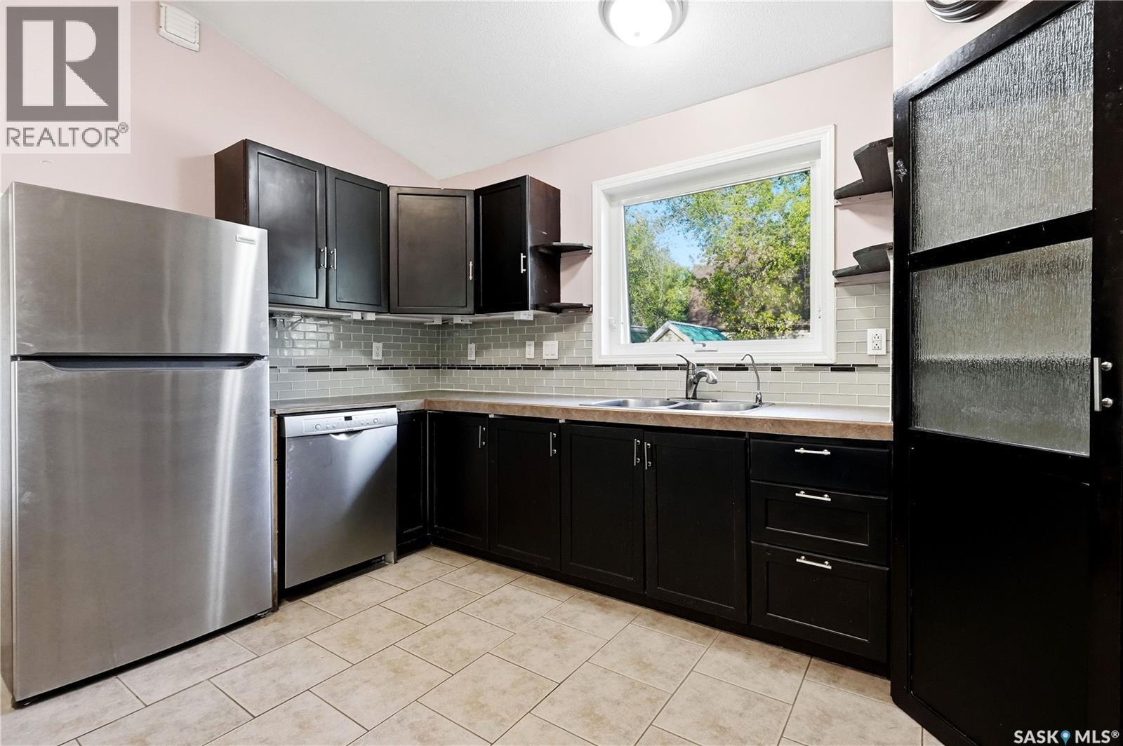 242 Woodlawn AVENUE - 19