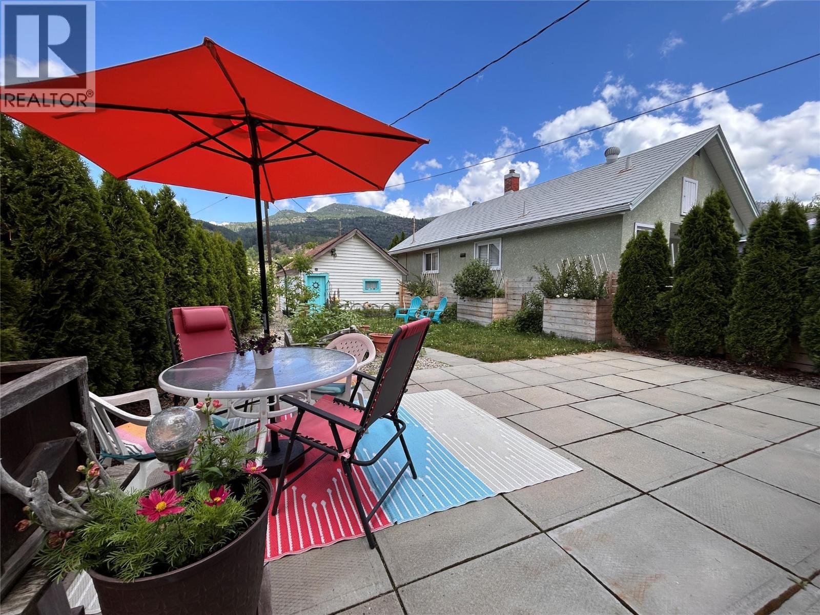 1350 Main Street, Trail