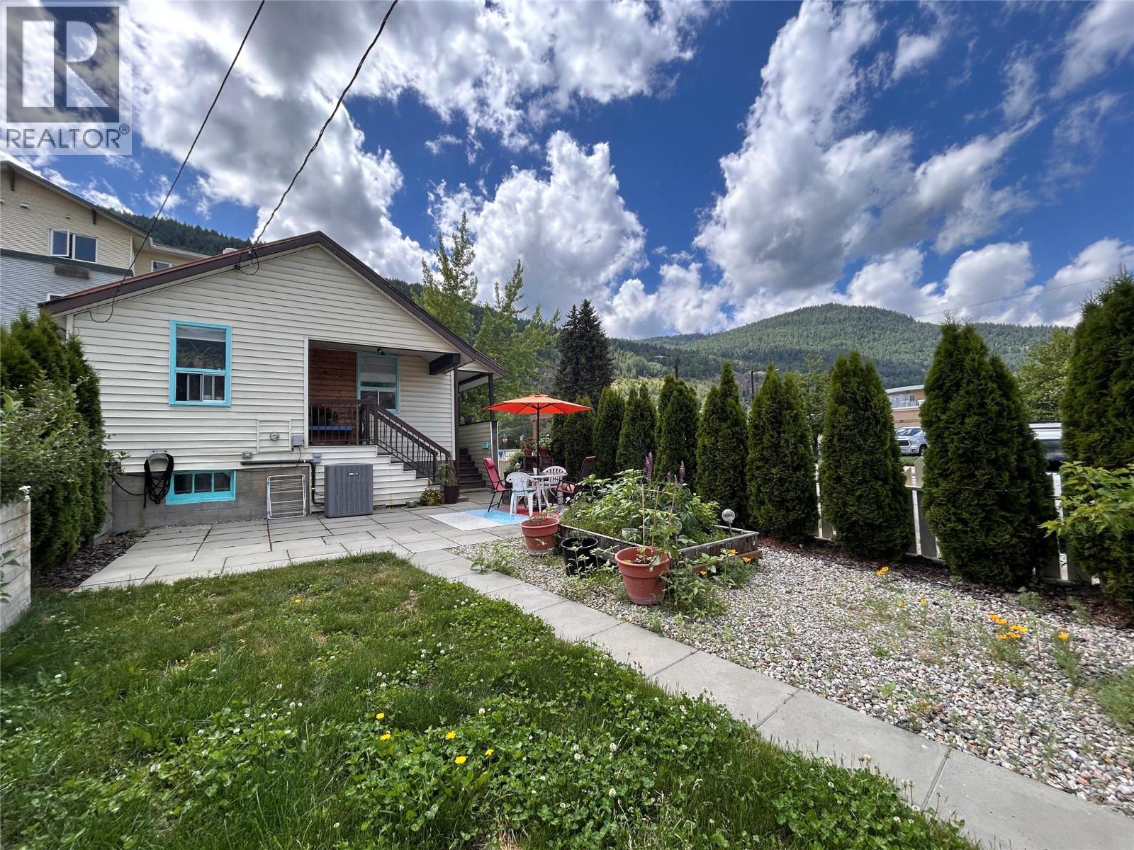 1350 Main Street, Trail