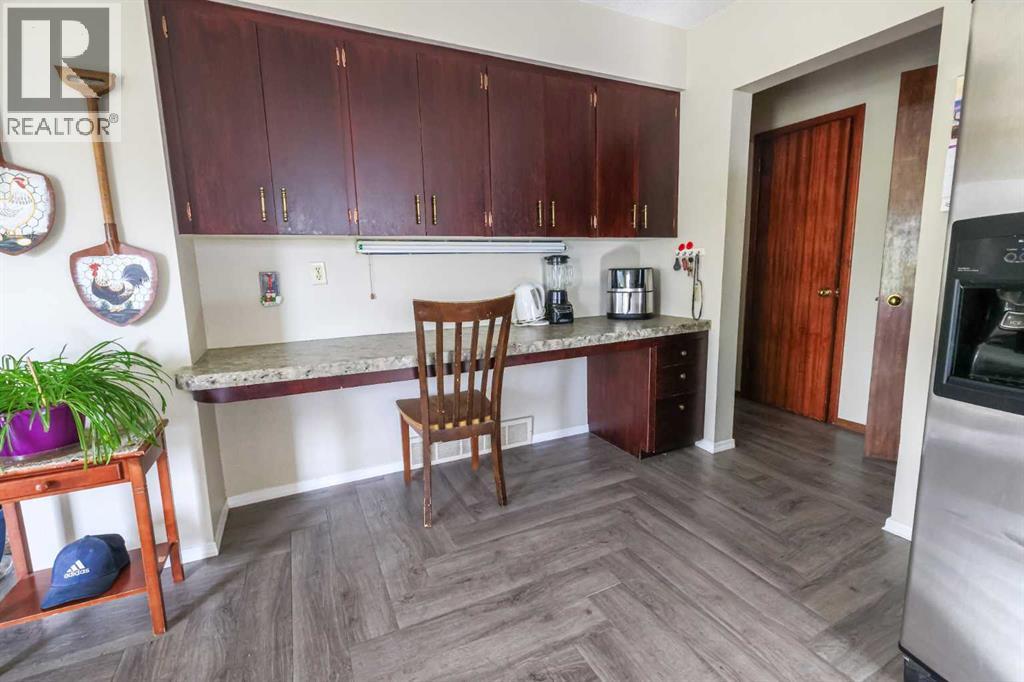 5424 51 Avenue - 4
