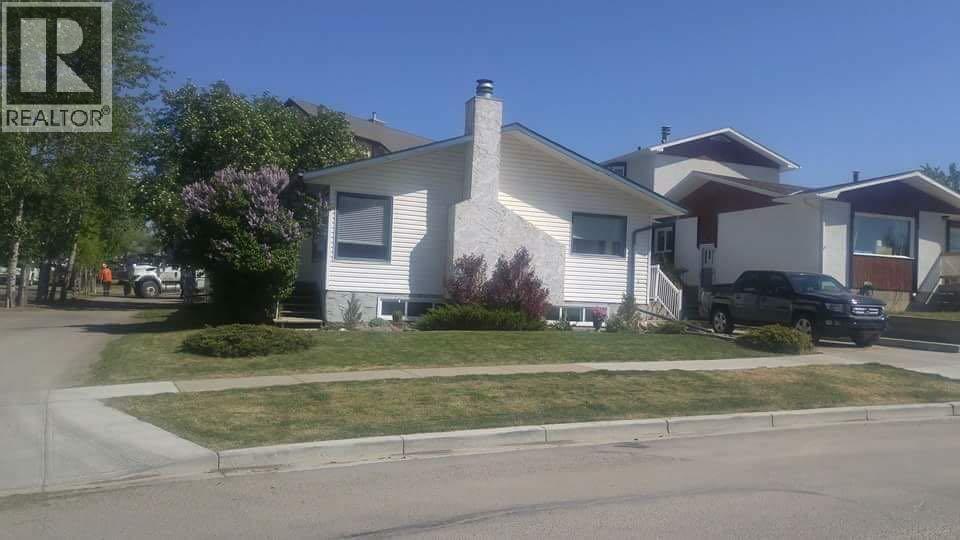 5424 51 Avenue - 1