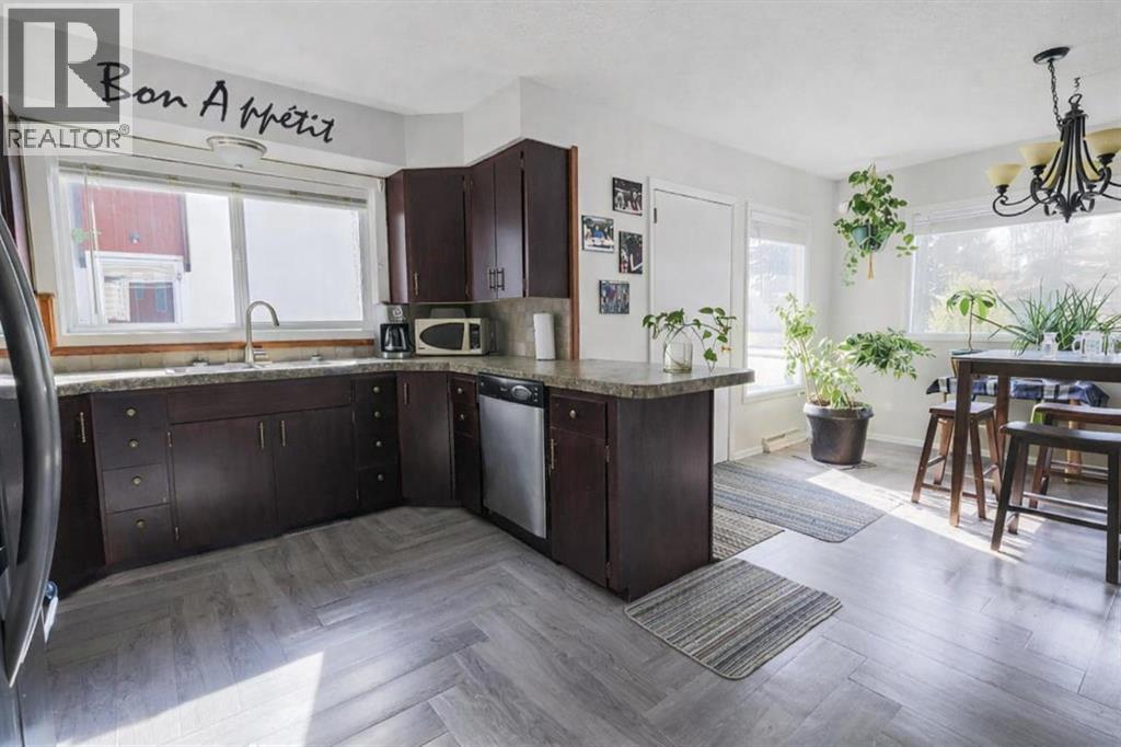 5424 51 Avenue - 6