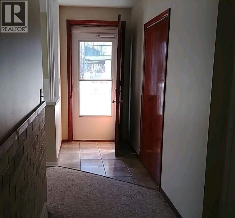 5424 51 Avenue - 9