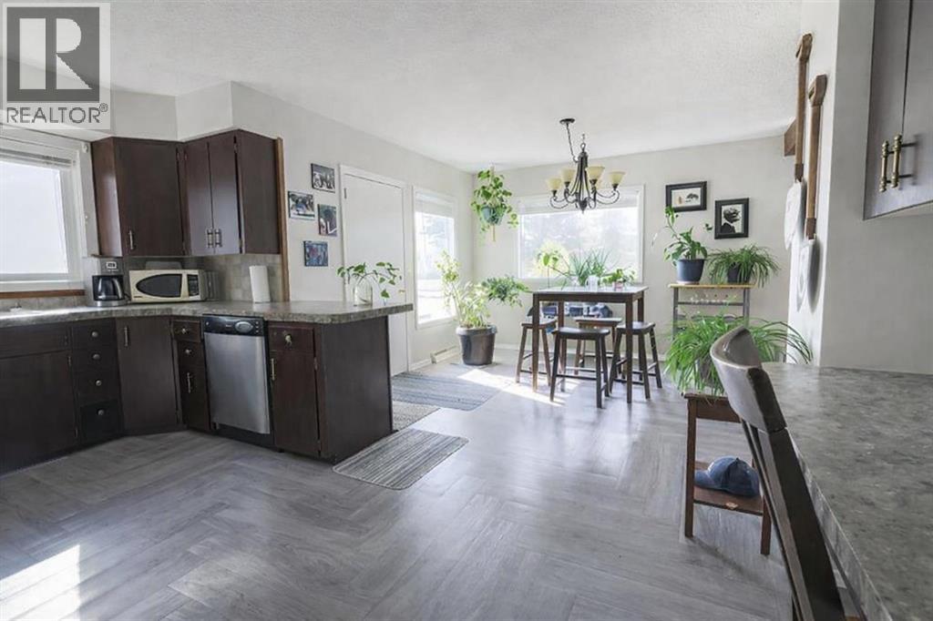 5424 51 Avenue - 5