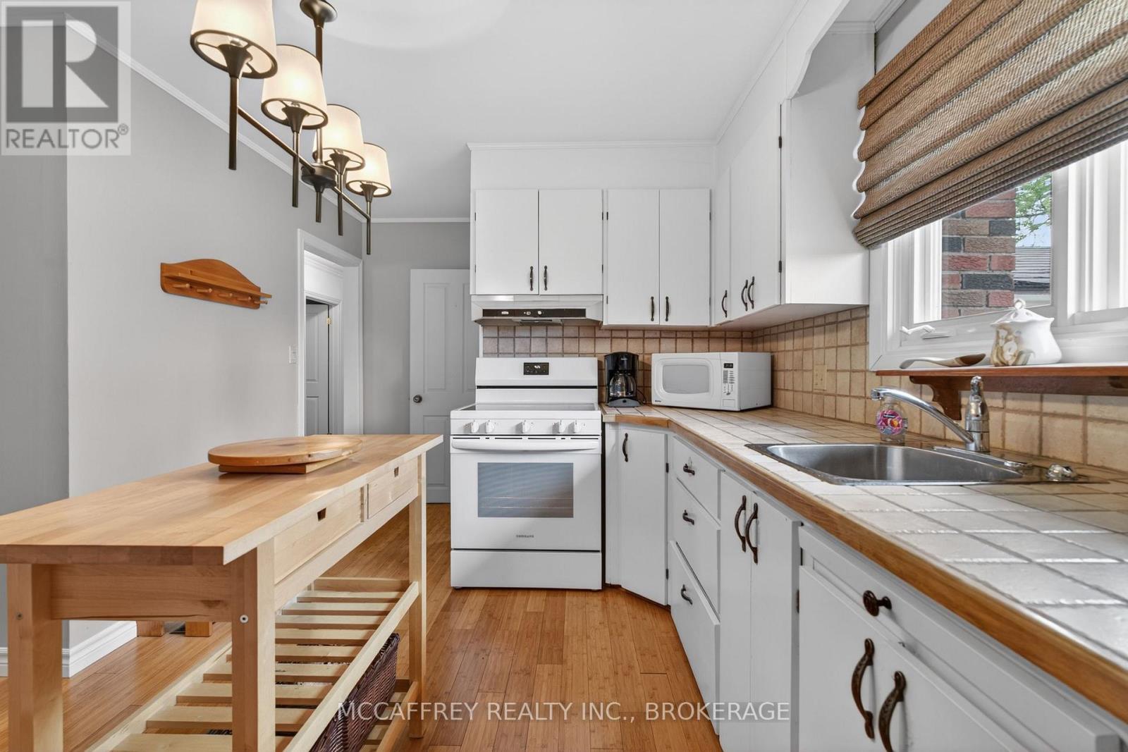 164 VANLUVEN ROAD - 14