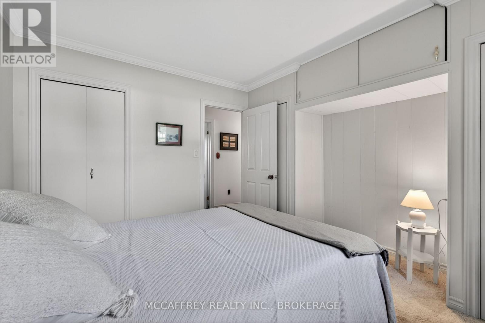 164 VANLUVEN ROAD - 17