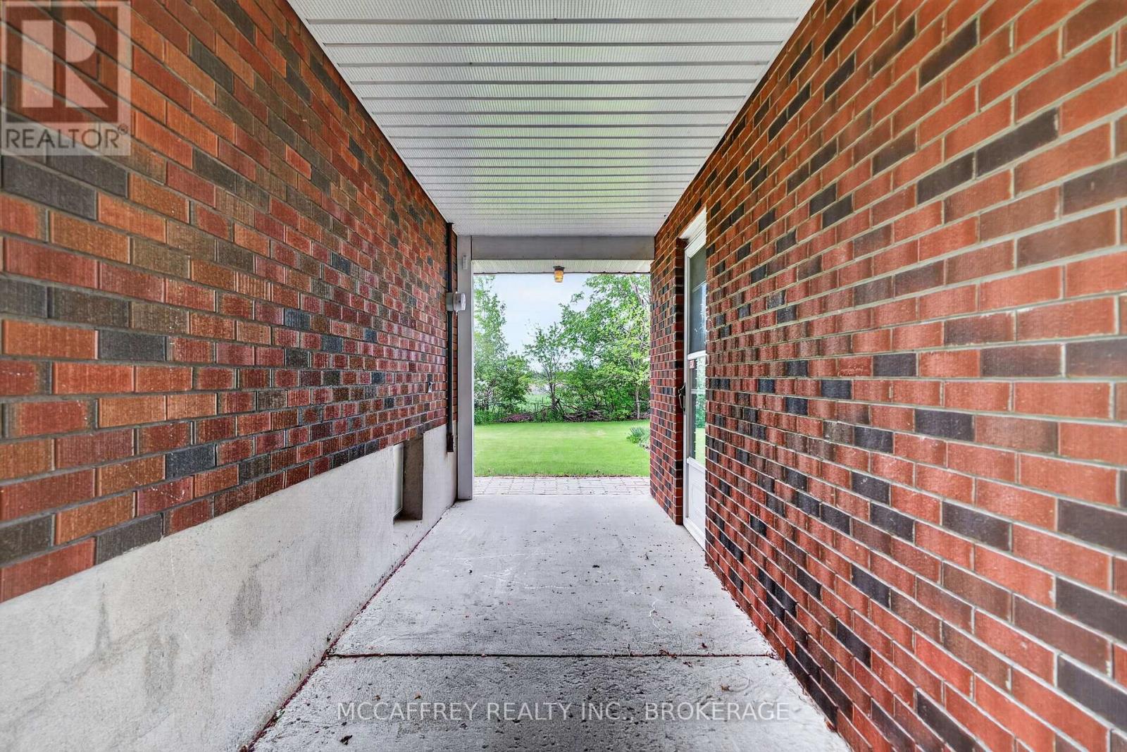 164 VANLUVEN ROAD - 28