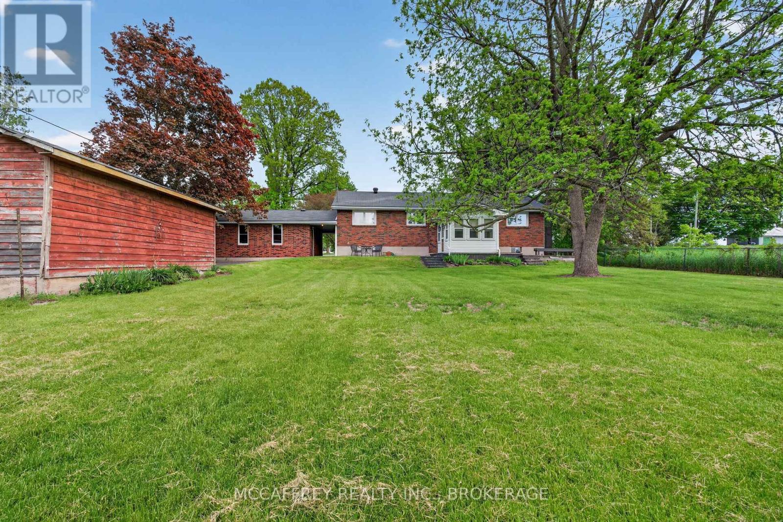 164 VANLUVEN ROAD - 33