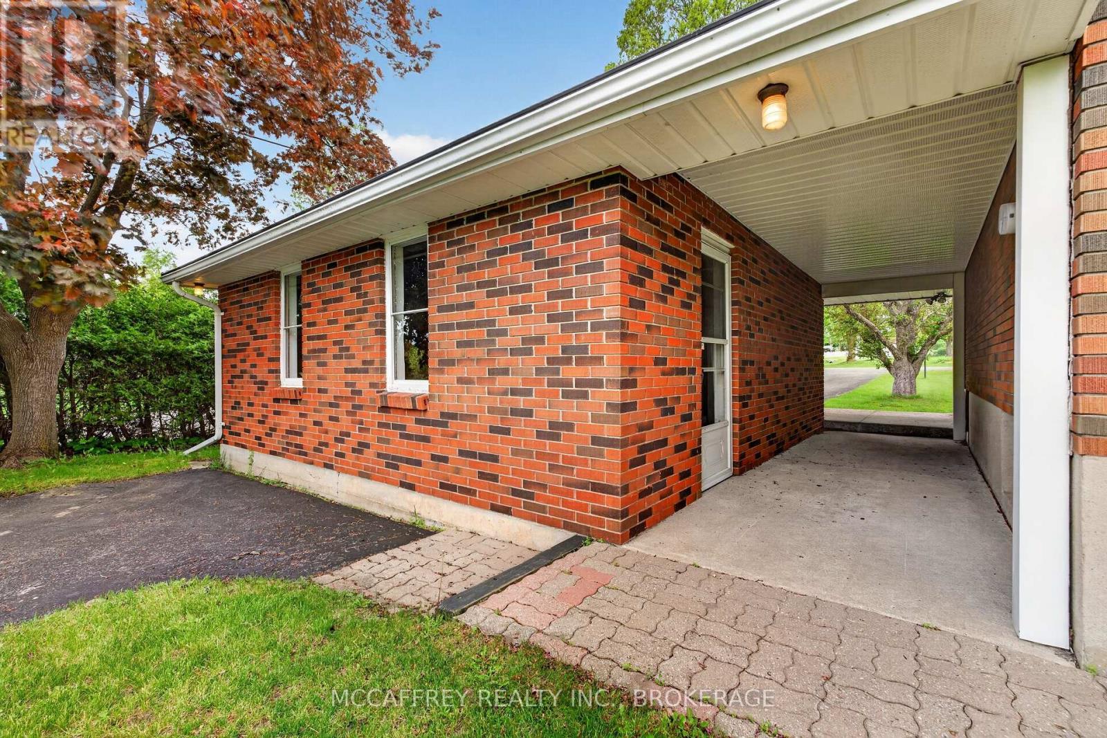164 VANLUVEN ROAD - 38