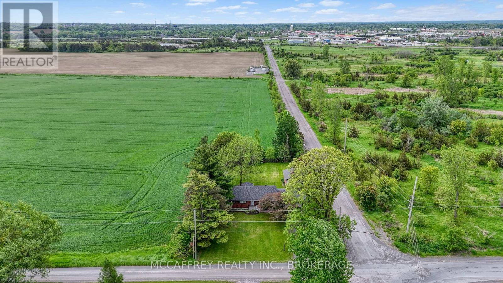 164 VANLUVEN ROAD - 40