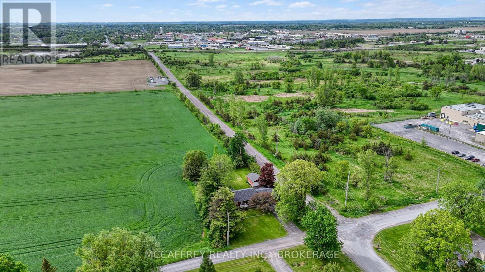 164 VANLUVEN ROAD - 41