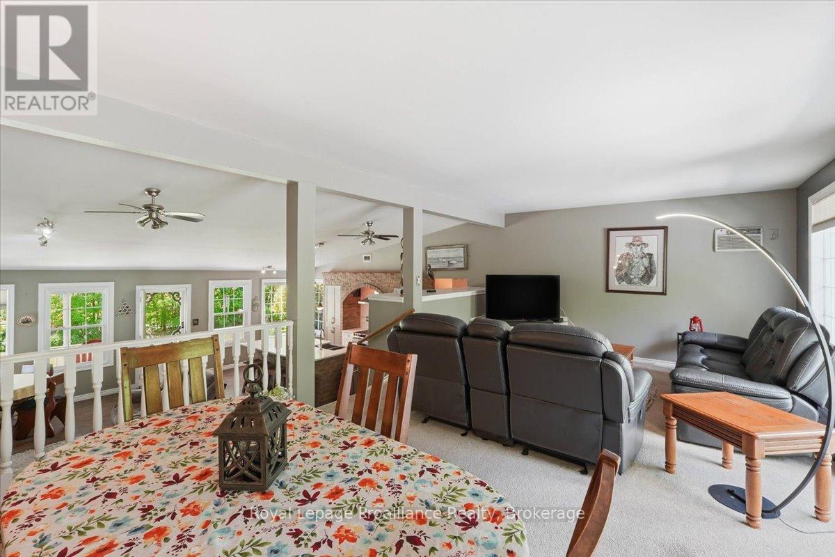33 WOODRIDGE DRIVE - 11