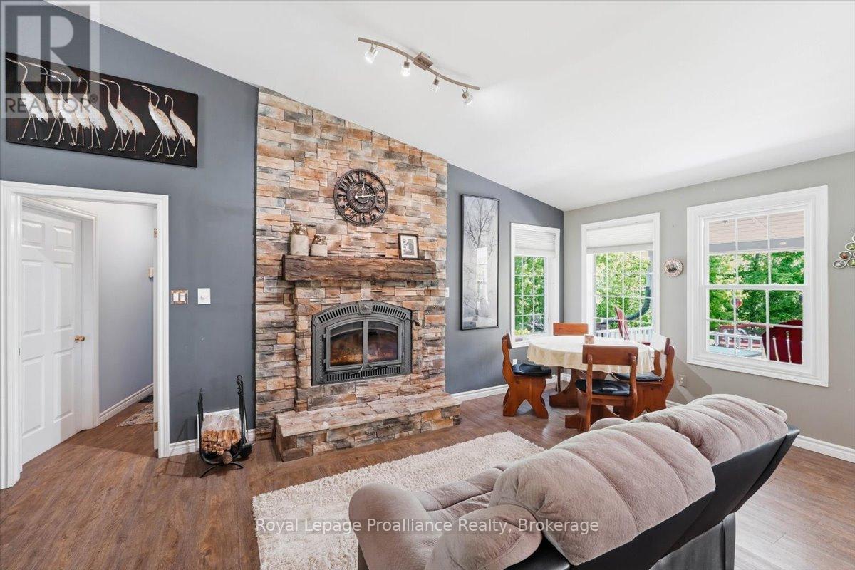 33 WOODRIDGE DRIVE - 17