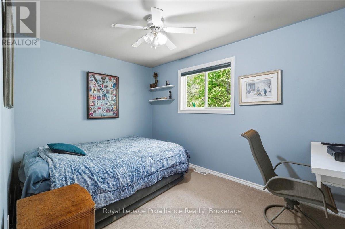 33 WOODRIDGE DRIVE - 21