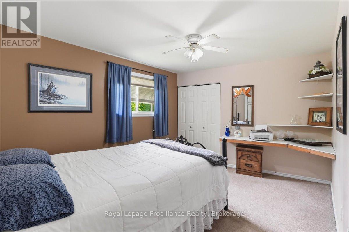 33 WOODRIDGE DRIVE - 23