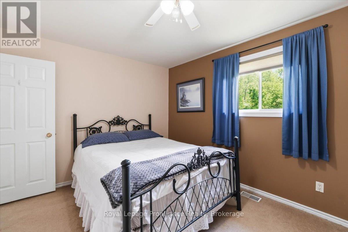 33 WOODRIDGE DRIVE - 24