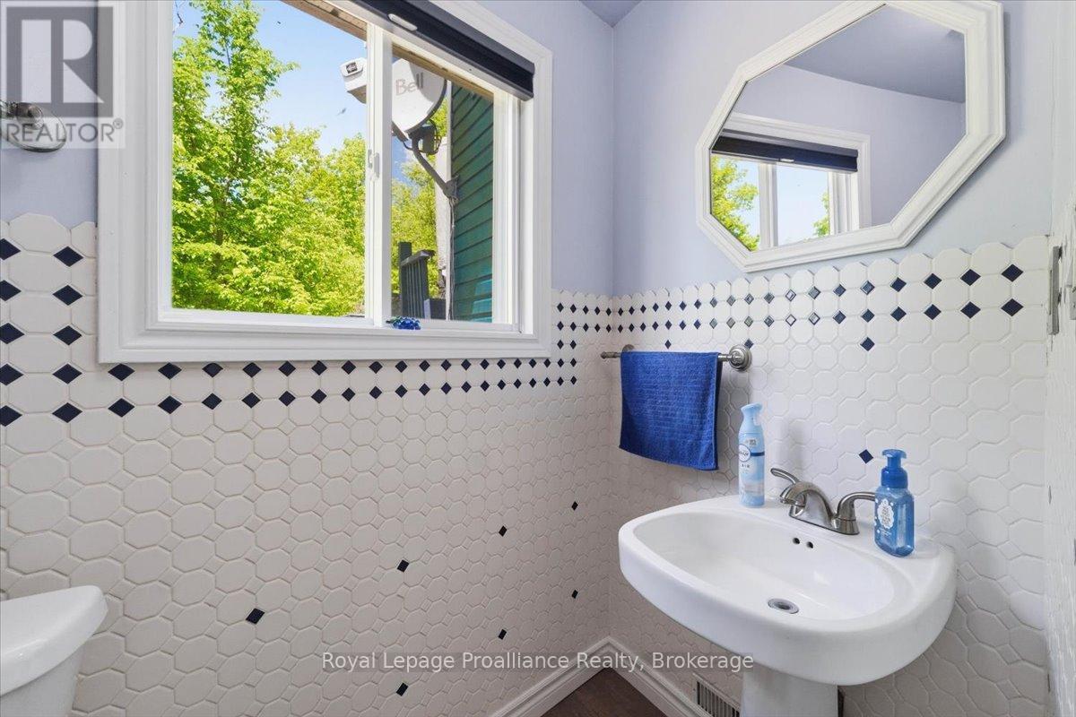 33 WOODRIDGE DRIVE - 28