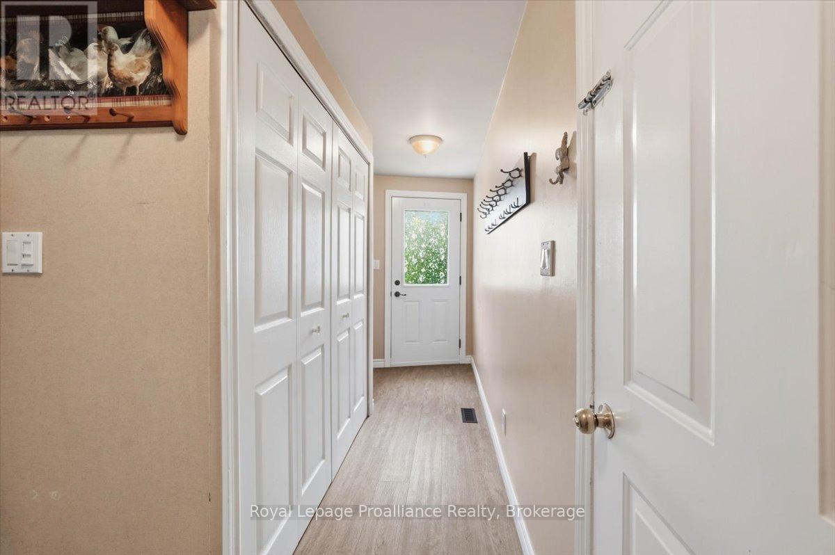 33 WOODRIDGE DRIVE - 29