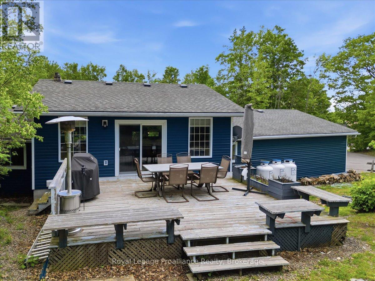 33 WOODRIDGE DRIVE - 32
