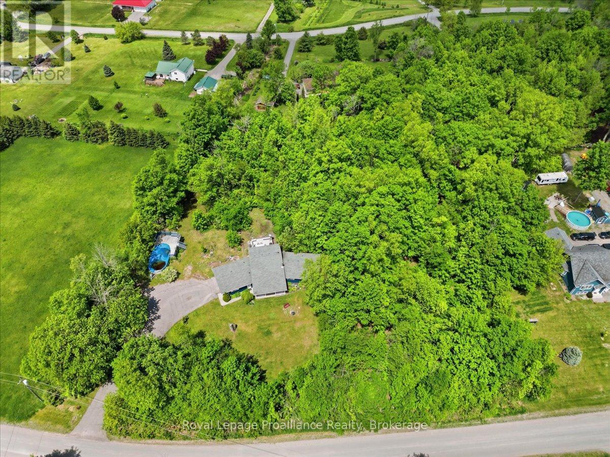 33 WOODRIDGE DRIVE - 35