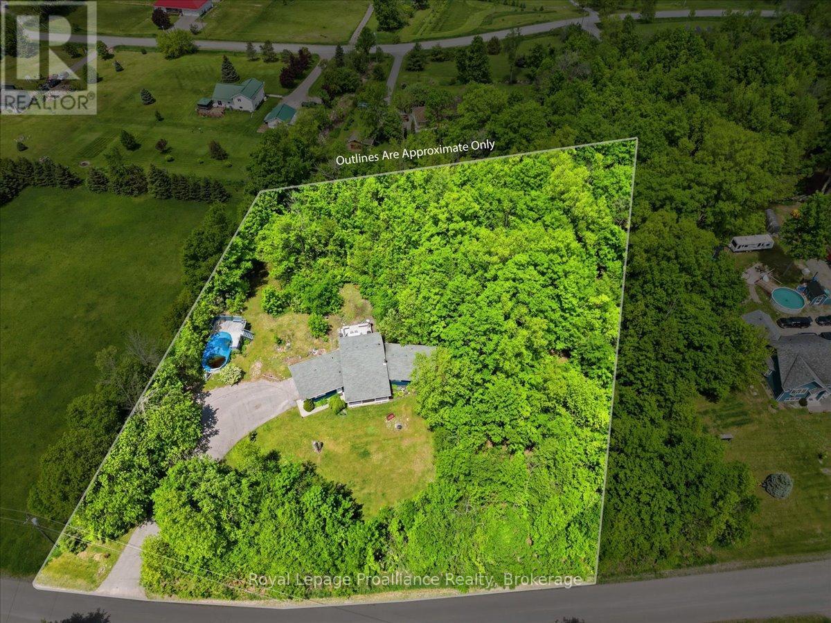 33 WOODRIDGE DRIVE - 36